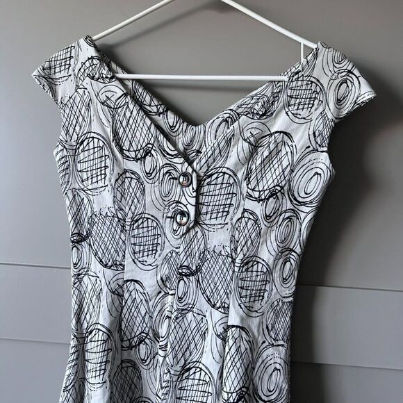 Pamela Milano Dress Women XS Geometric Beige Black Fit & Flare Made in Italy EUC - Picture 3 of 14